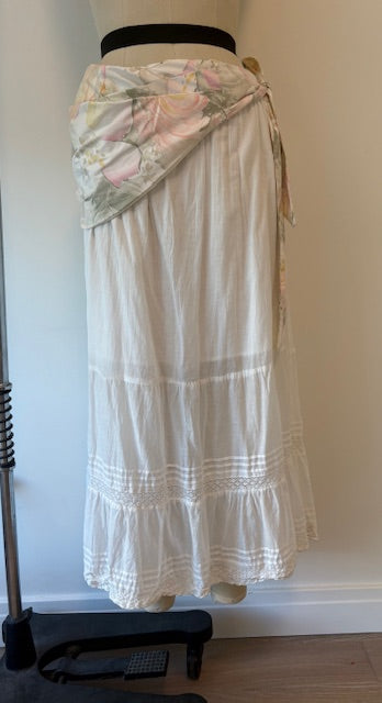 Floral Pleated Side Stash