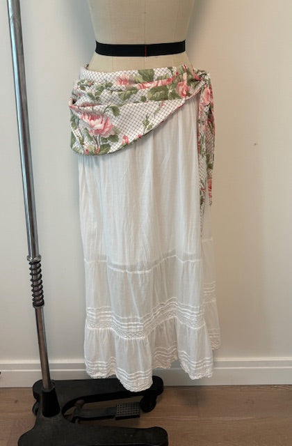 Side Stash with Inner Pocket in Rose Trellis Print